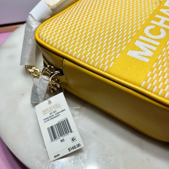 Michael Michael Kors
JET SET LARGE EAST WEST CROSSBODY Yellow Crossbody Bag NWT - Picture 10 of 10